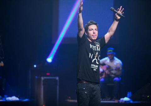 NX Zero reúne sucessos em show acústico em São Paulo